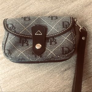 Dooney & Bourke wristlet